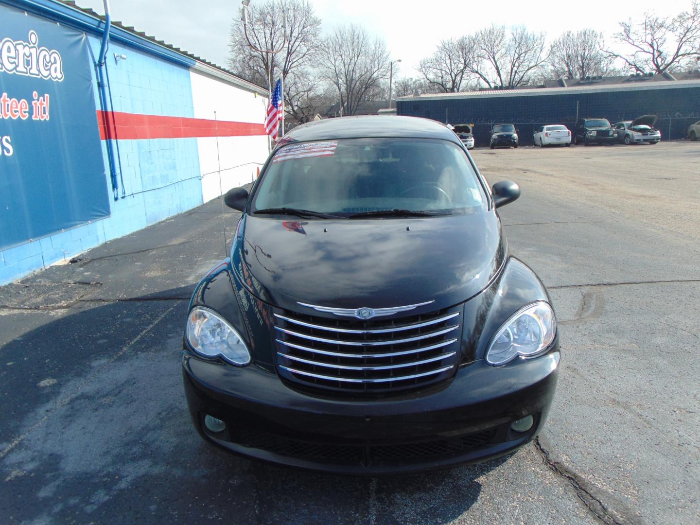 2010 Black Chrysler PT Cruiser (3A4GY5F91AT) with an 4-Cyl 2.4 Liter engine, Automatic, 4-Spd w/Overdrive transmission, located at 2105 Dixie Hwy, Louisville, KY, 40210, (502) 772-3333, 38.220932, -85.795441 - Photo#3